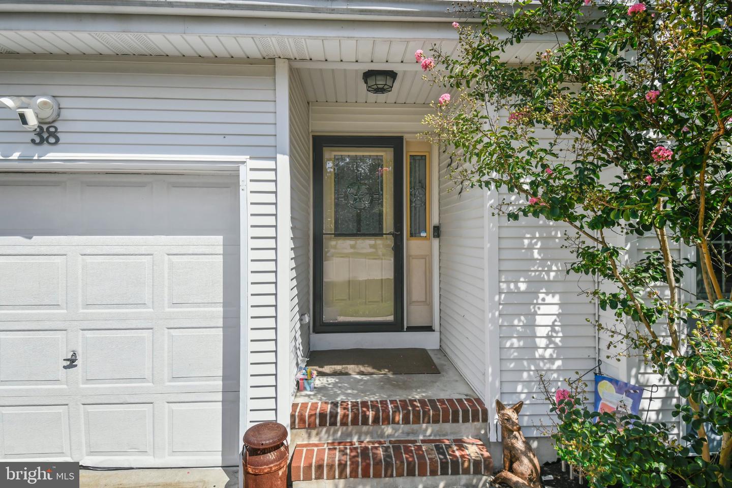 38 Edna Ct — photo