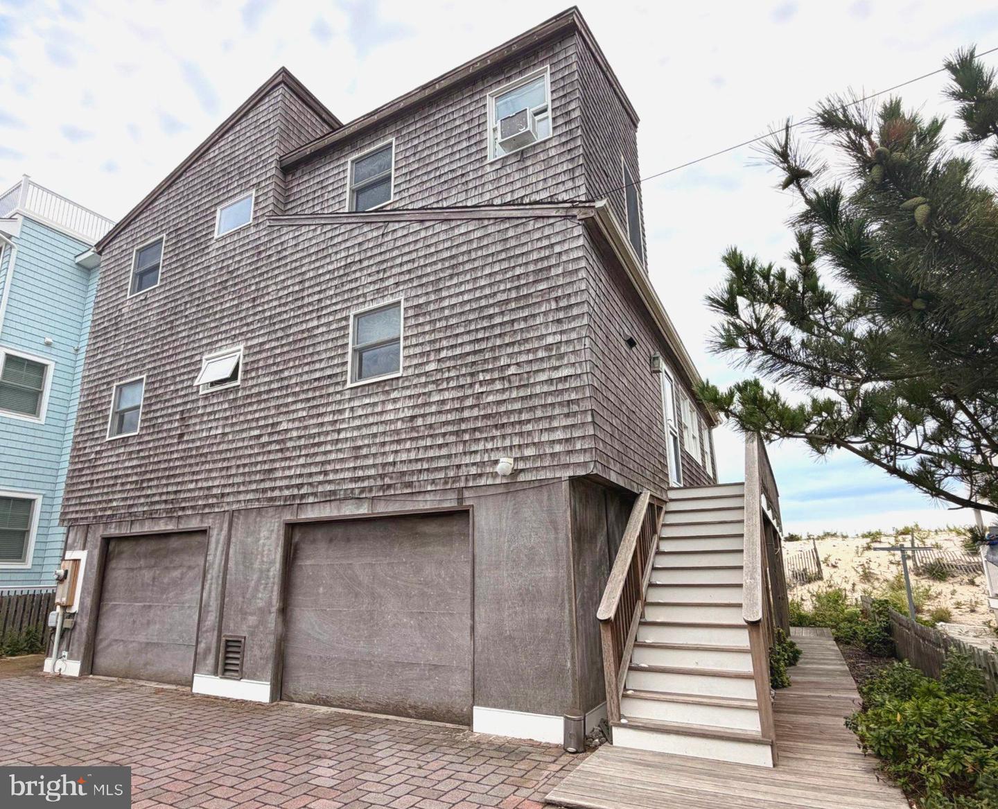 121 E Sailboat Ln — photo