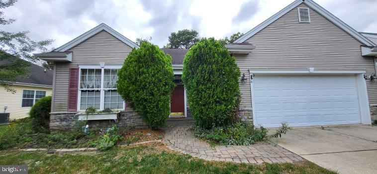 15 Sweetwater Dr — photo