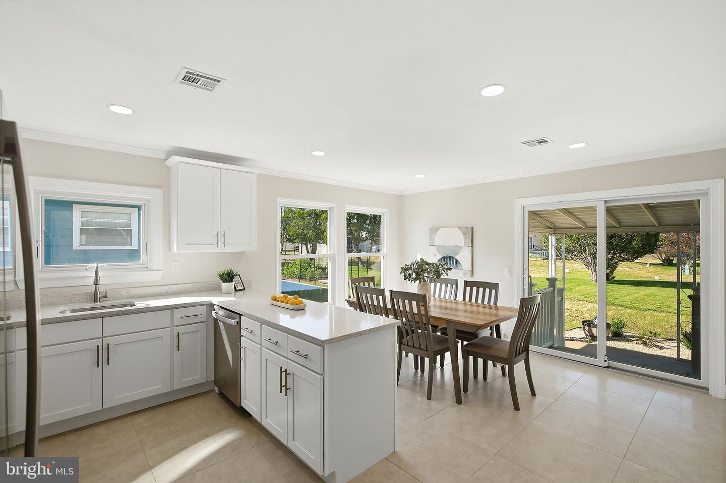 205 Bonaire Dr — photo