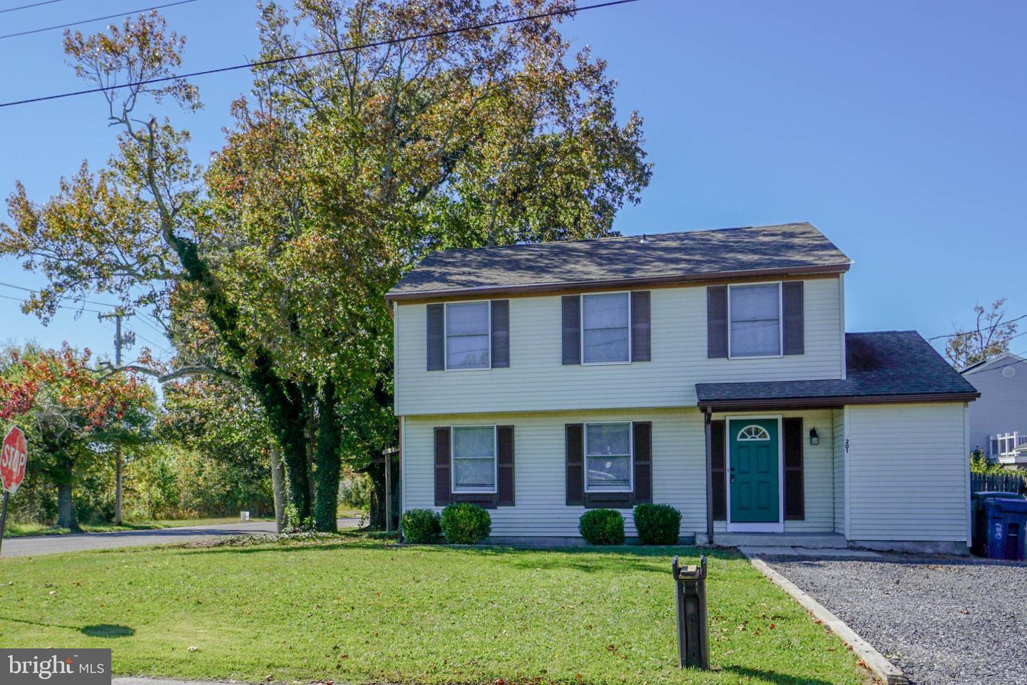 201 Falcon Dr — photo