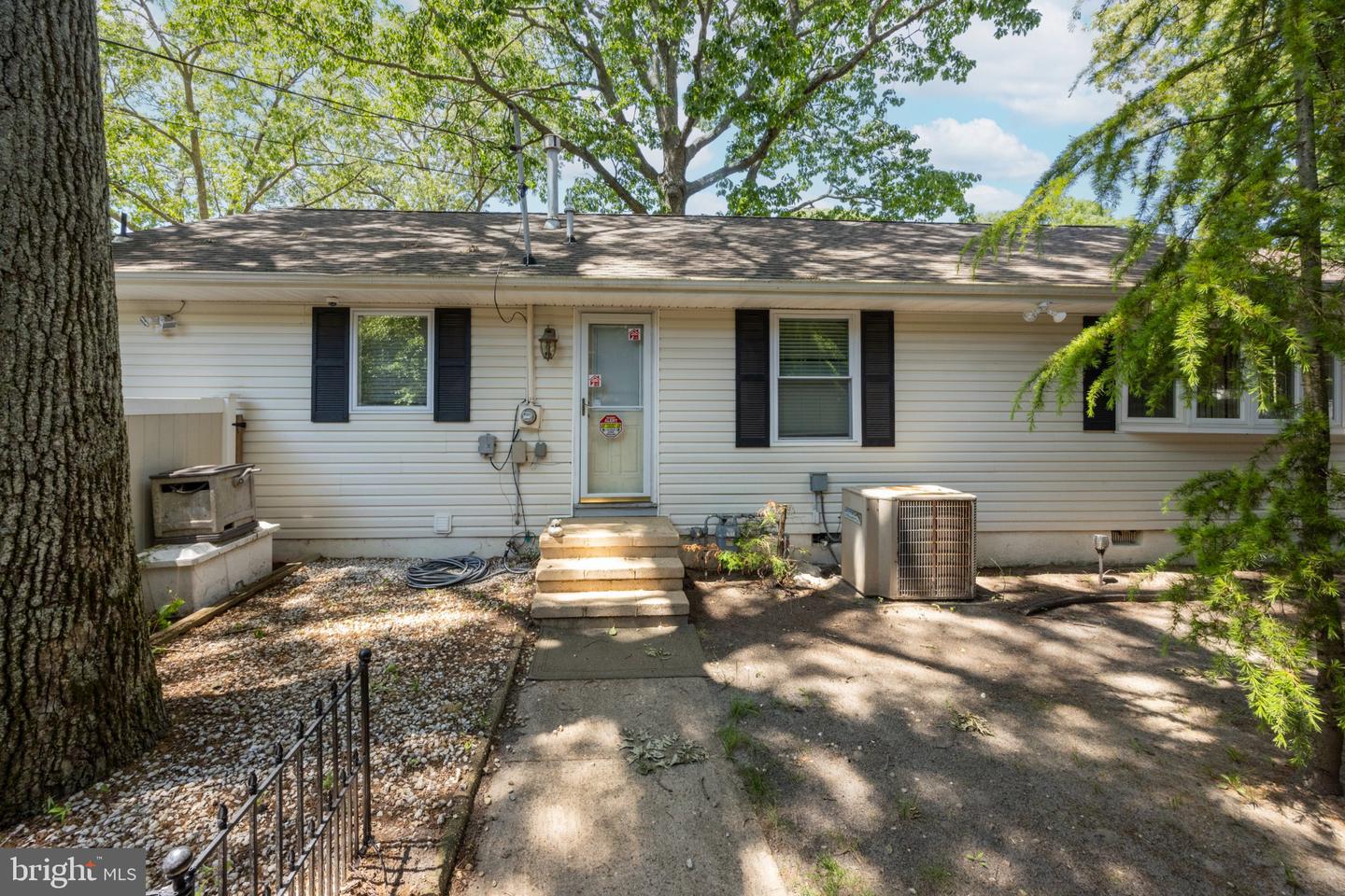 115 Swan Blvd — photo