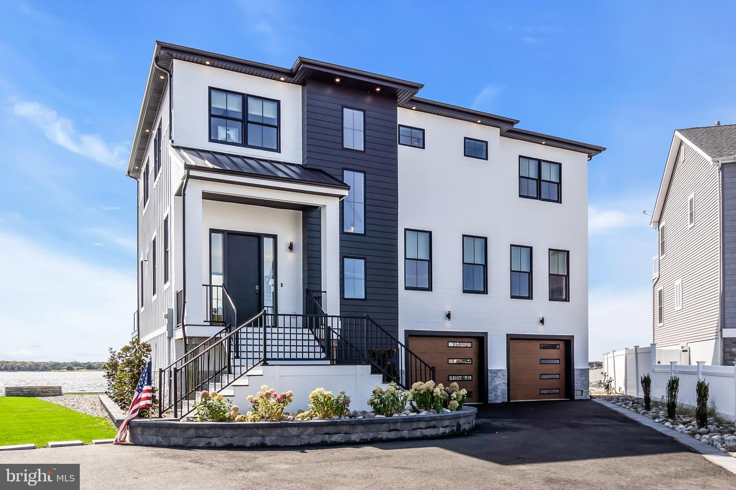 247 Bay Dr — photo