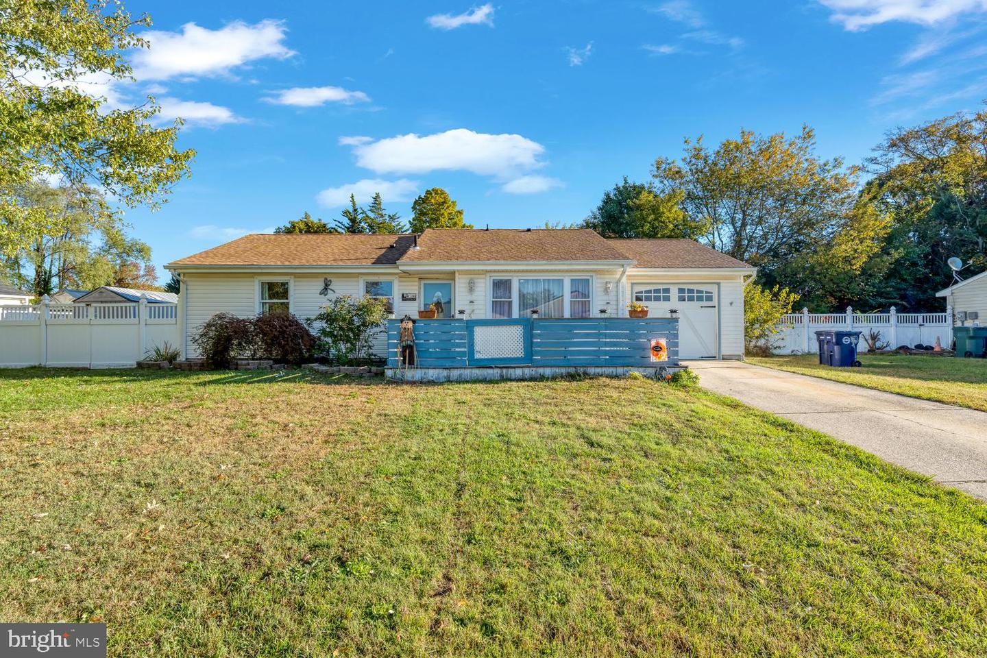 112 Cayuga Lake Dr — photo