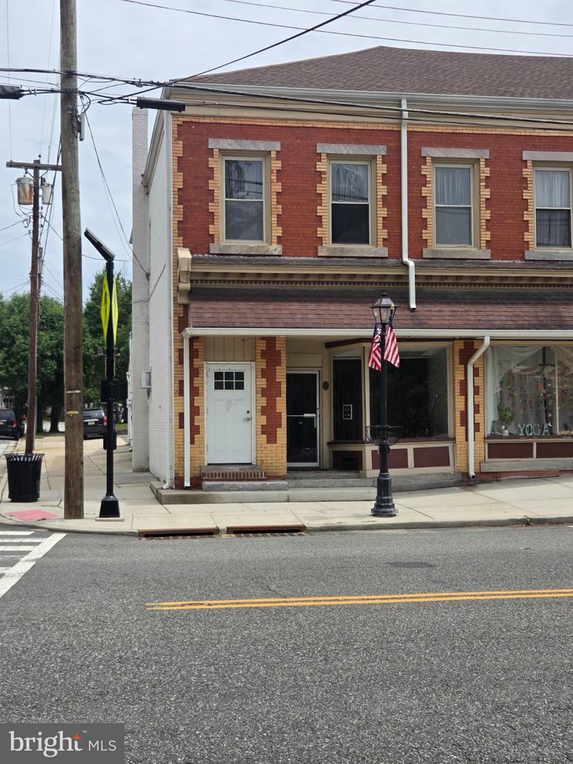 27 N Main St — photo
