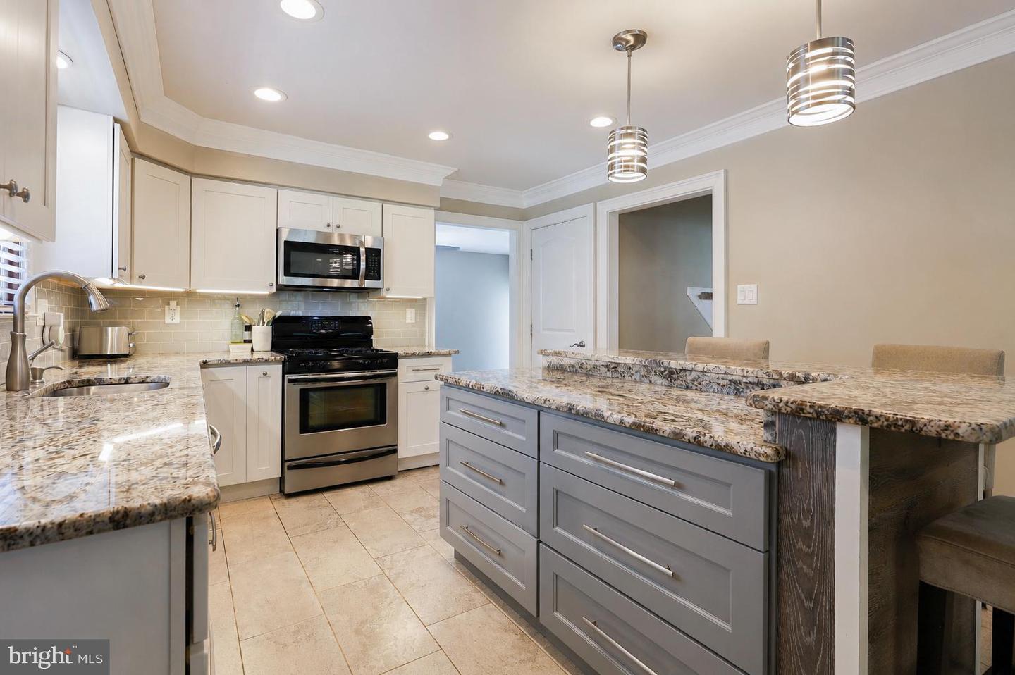 22 Laura Lane — photo
