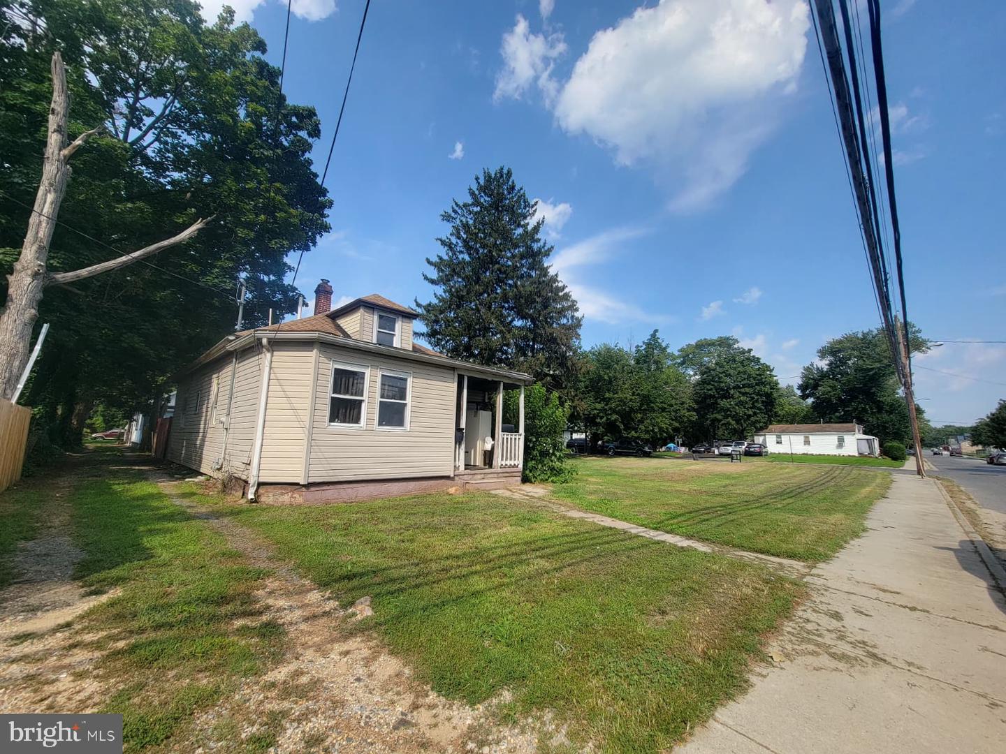 3 Willis Ave — photo
