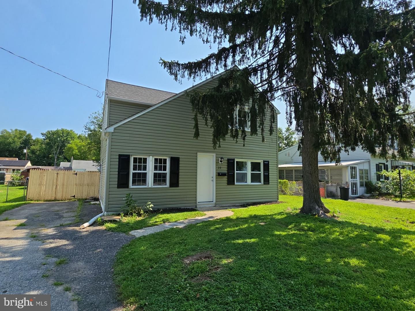 39 Maplewood Ave — photo