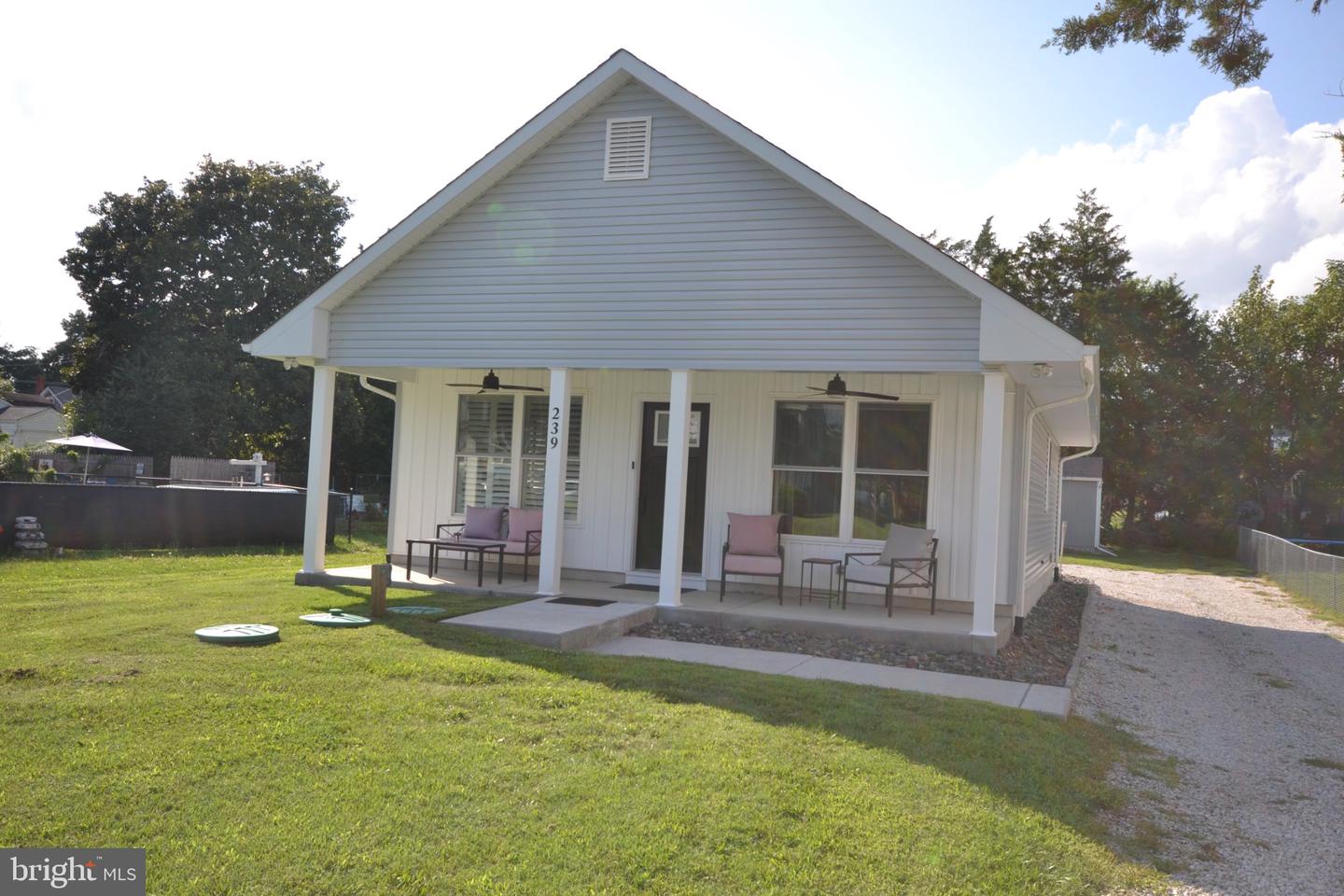 239 Broad St — photo