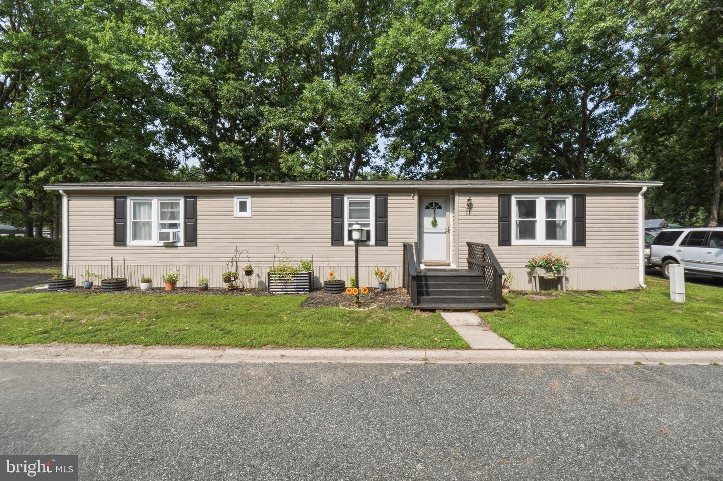 11 Hazelwood Dr — photo