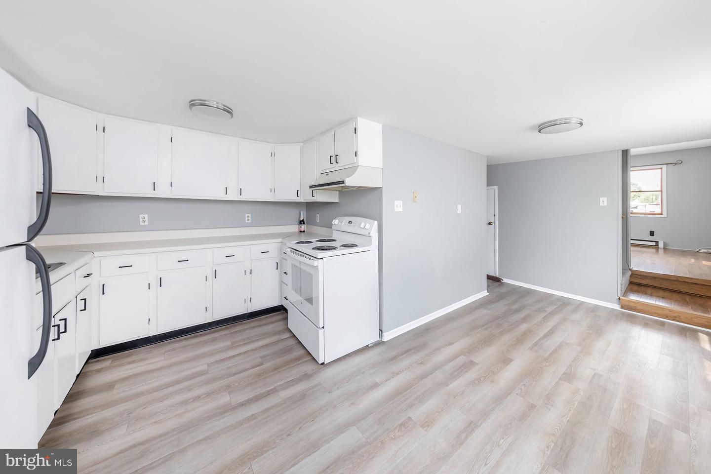 114 E Millbrooke — photo