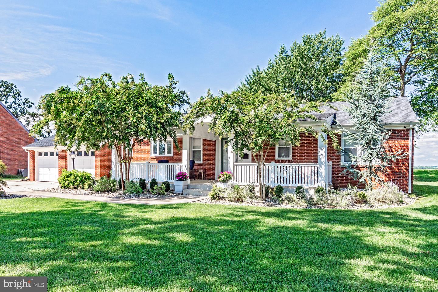 261 N River Dr — photo