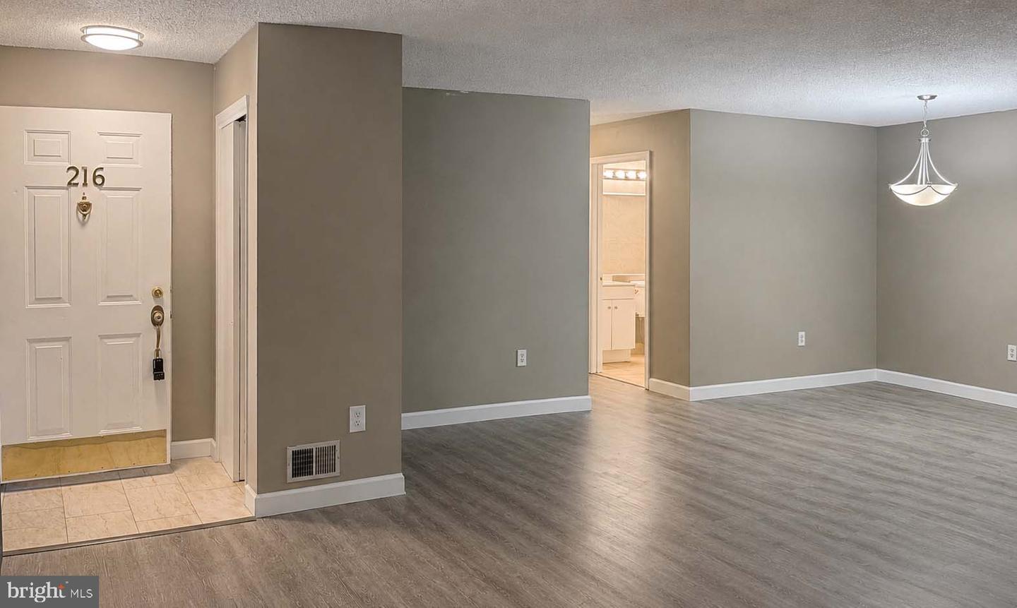 216 Sapphire La Ln — photo
