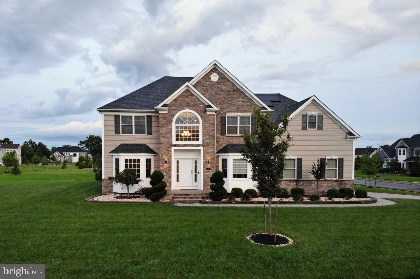 18 Surrey Ln — photo