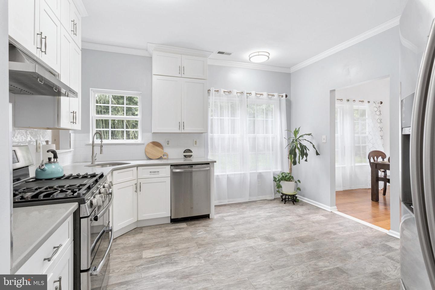 6 Harvard Cir — photo