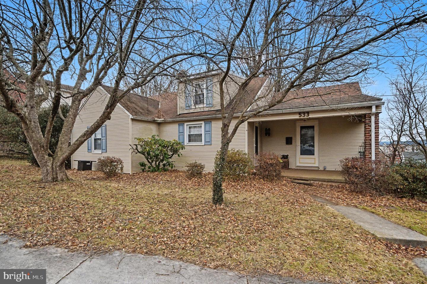 533 Hillcrest Pl — photo