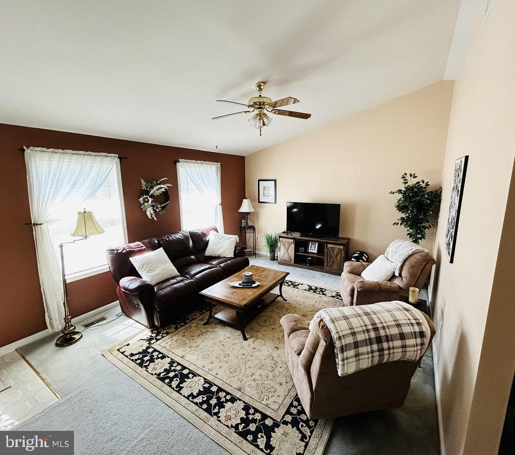 571 Hooker Dr — photo