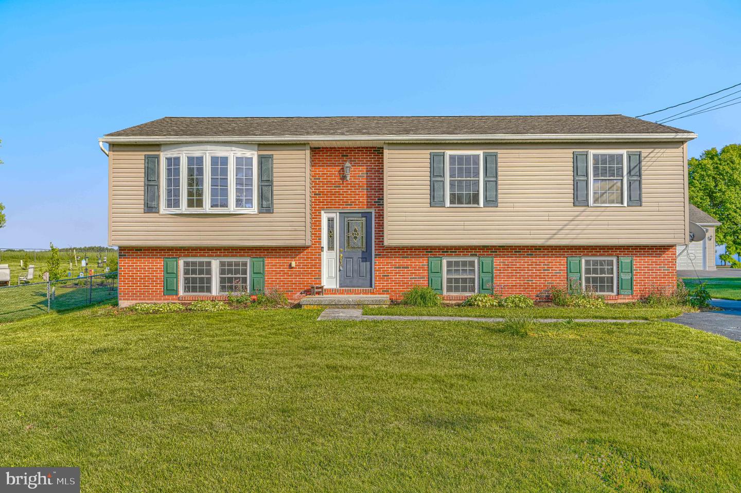 681 Grant Dr — photo