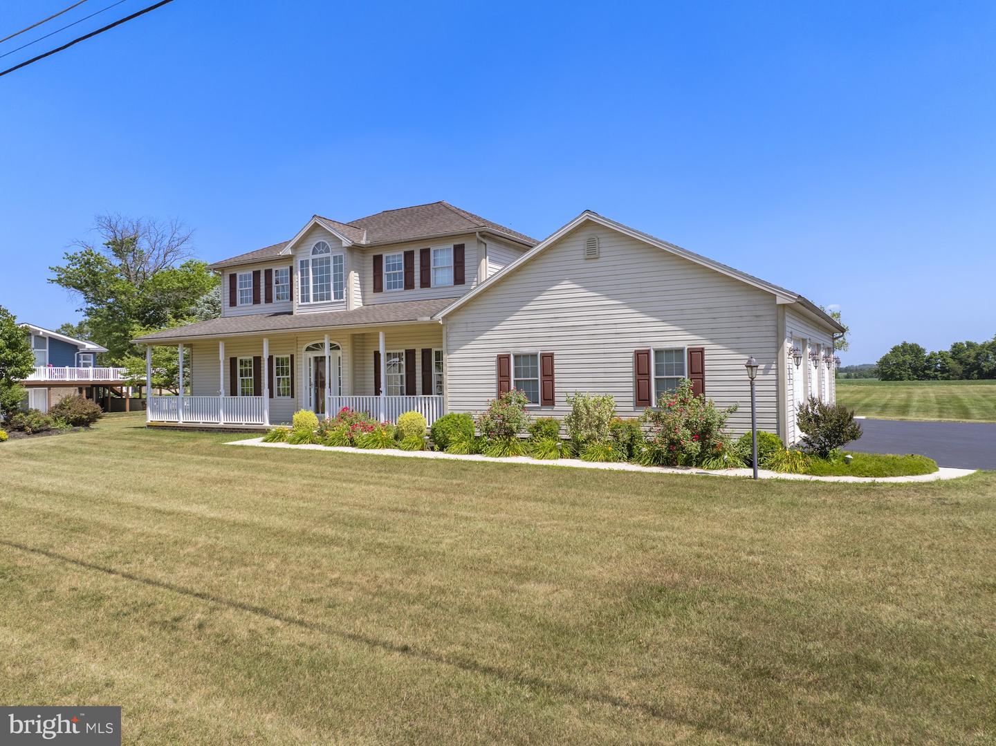 690 Grant Dr — photo