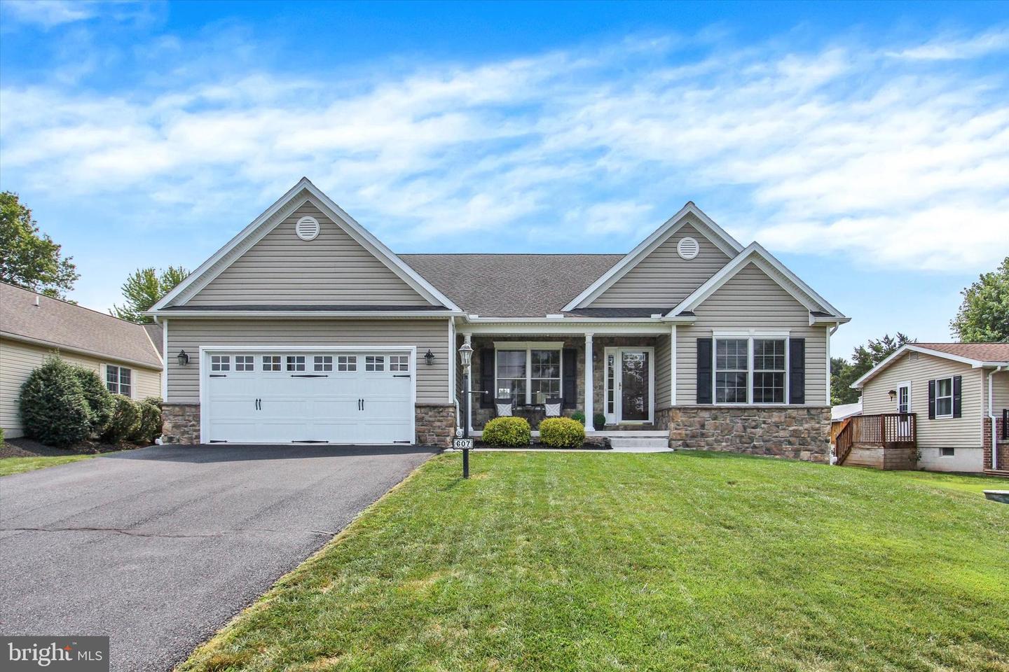 607 Heritage Dr — photo