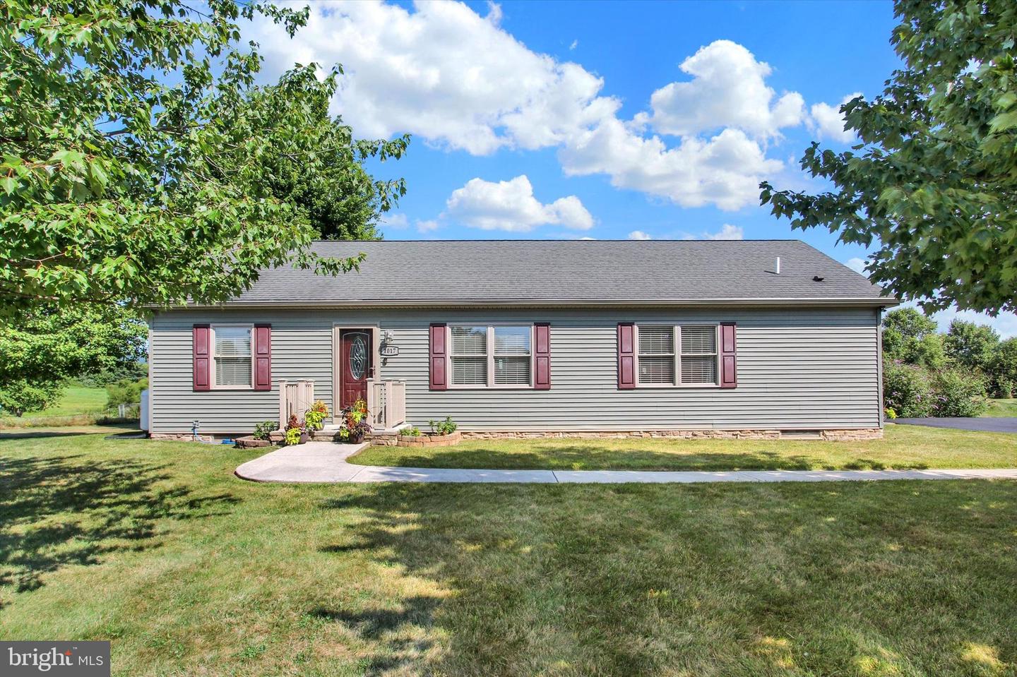 1017 Railroad Ln — photo