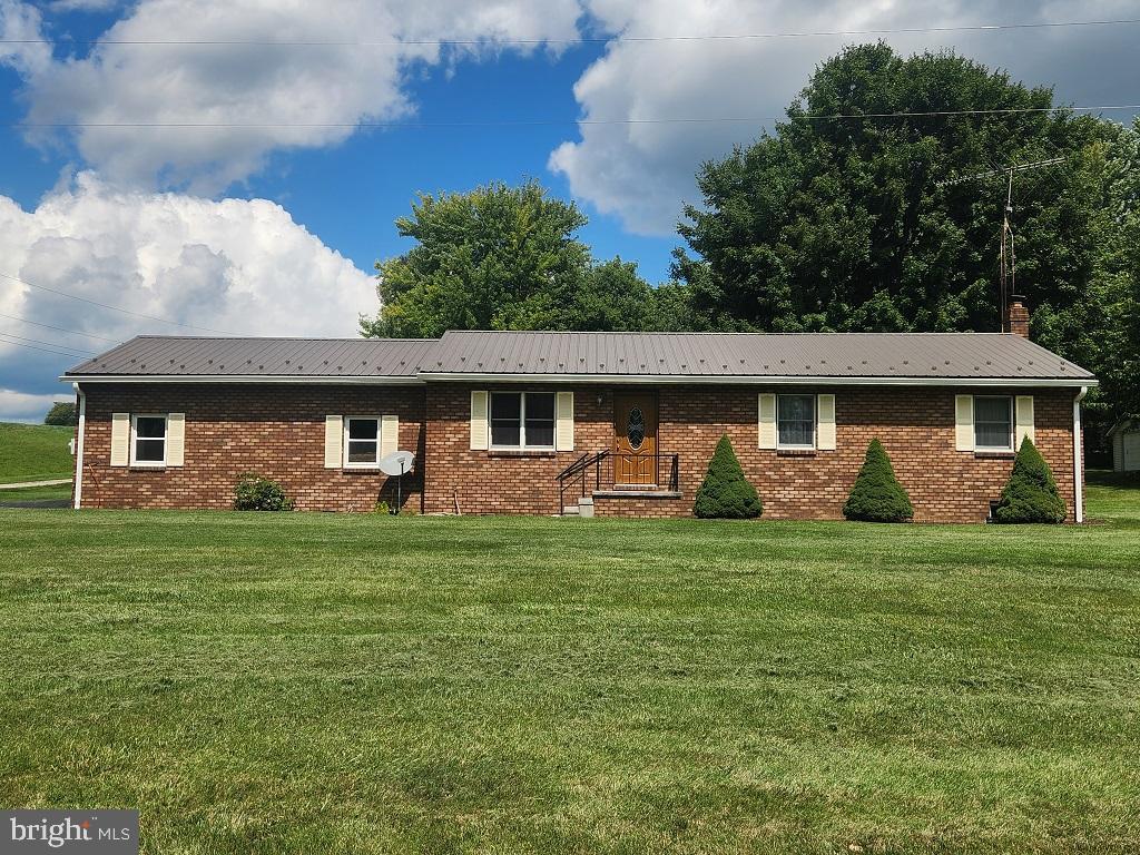 72 High Rock Road W, Hanover, PA 17331