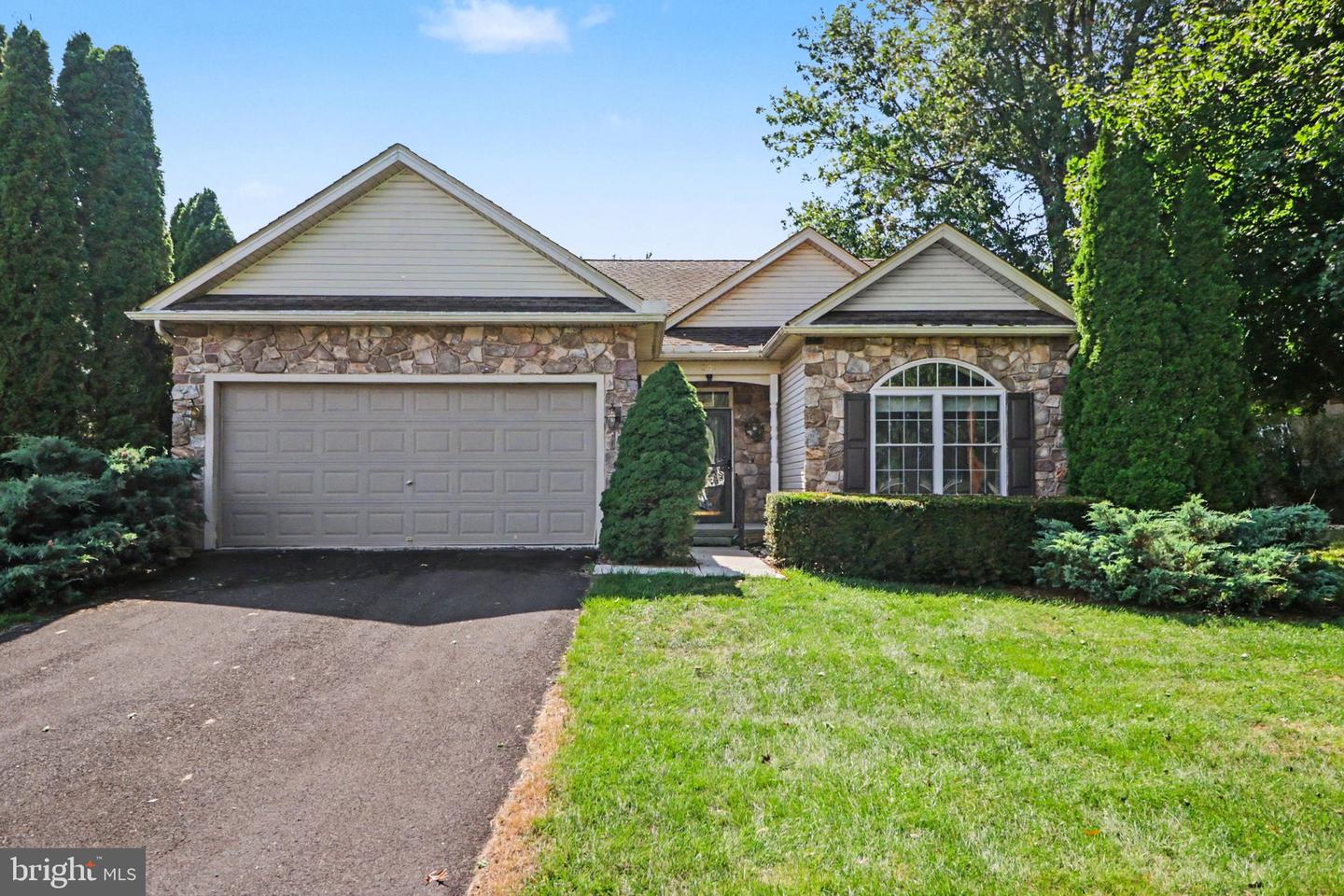 601 Grant Dr — photo