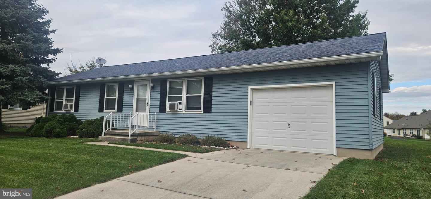 7 Jonathan Ln — photo