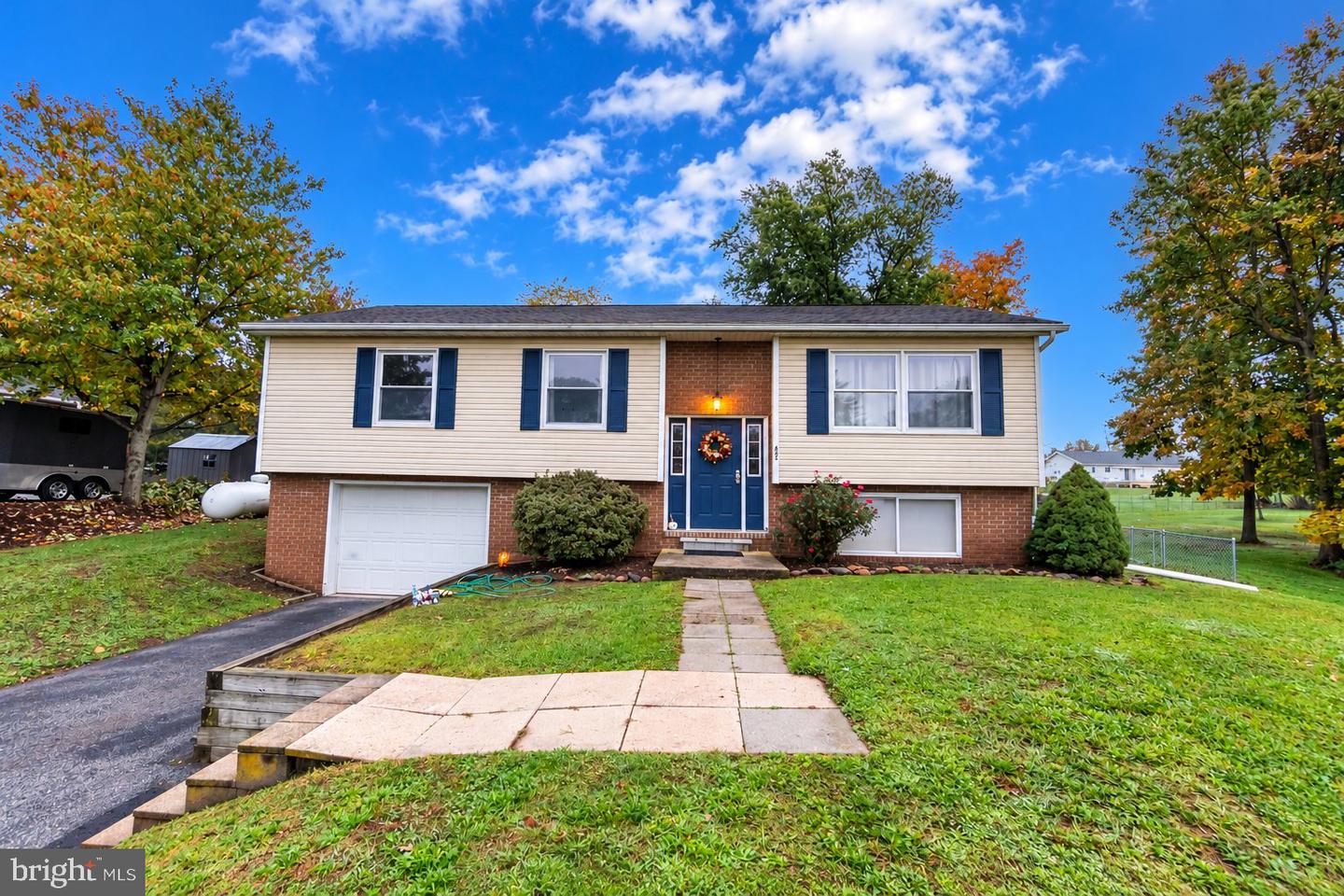 642 Hooker Dr — photo