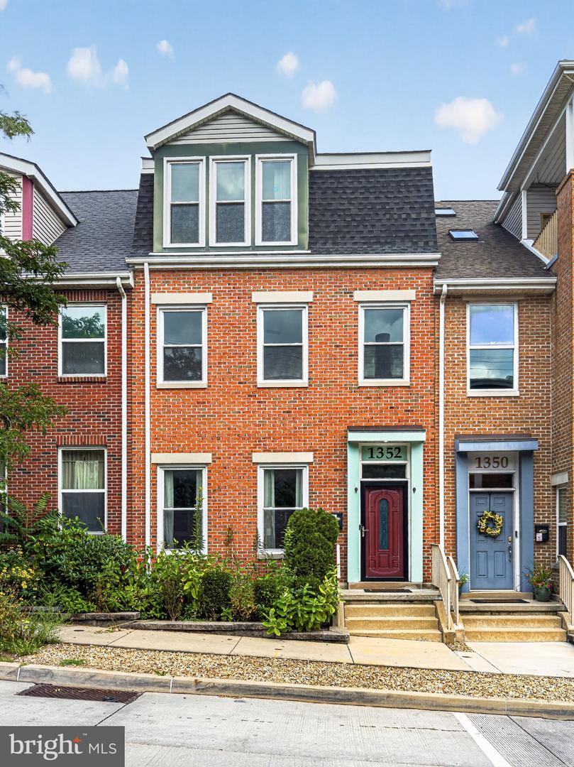 1352 Federal St — photo