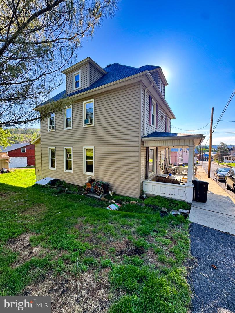 37 W 3rd Street, Everett, PA 15537 — photo 2