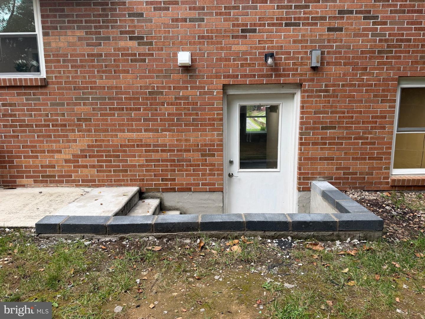 2242 Hyndman Rd — photo