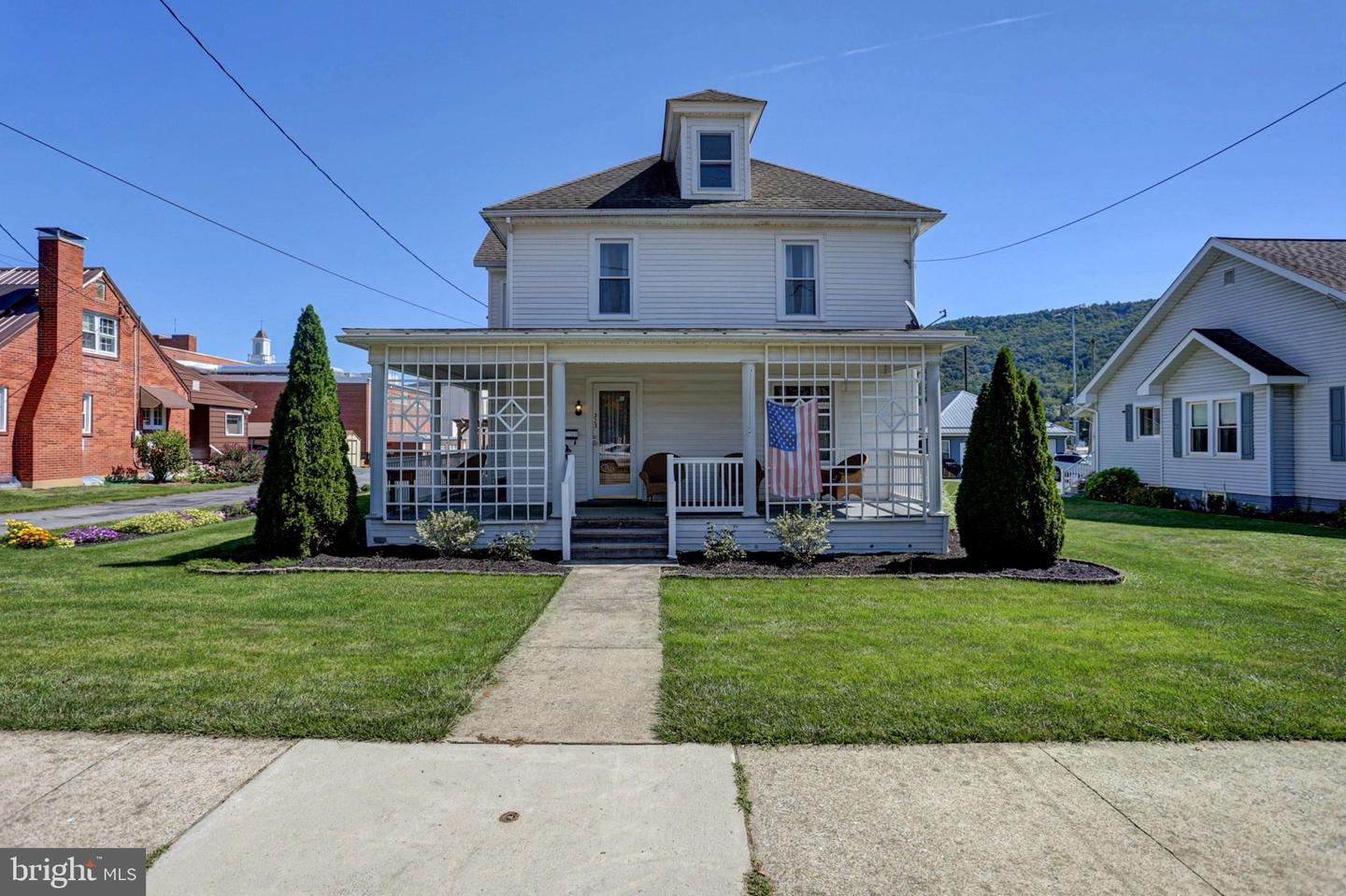 323 S Bedford St — photo