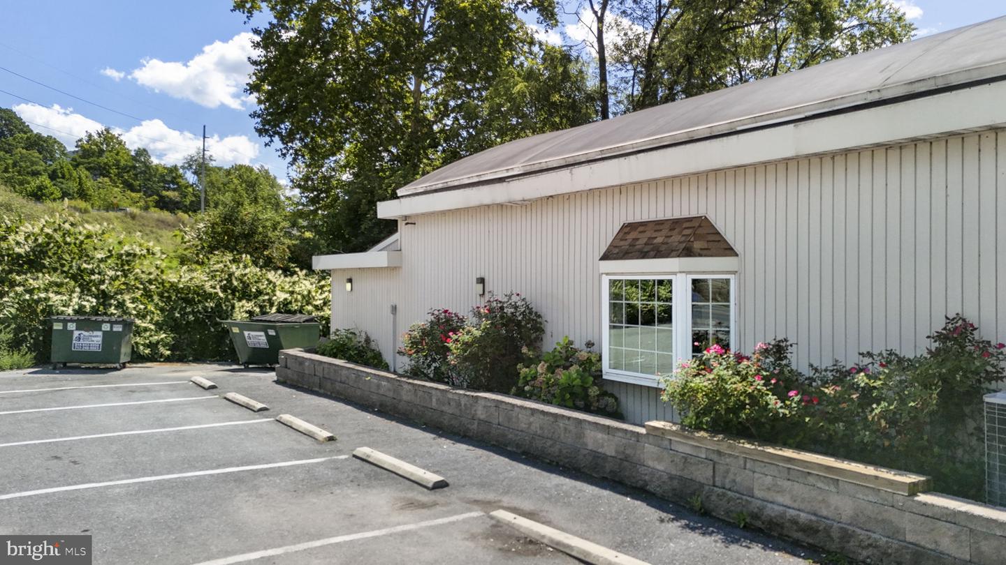5 Spring Valley Road, Reading, PA 19605 — photo 2