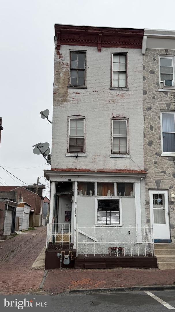 911 Walnut — photo