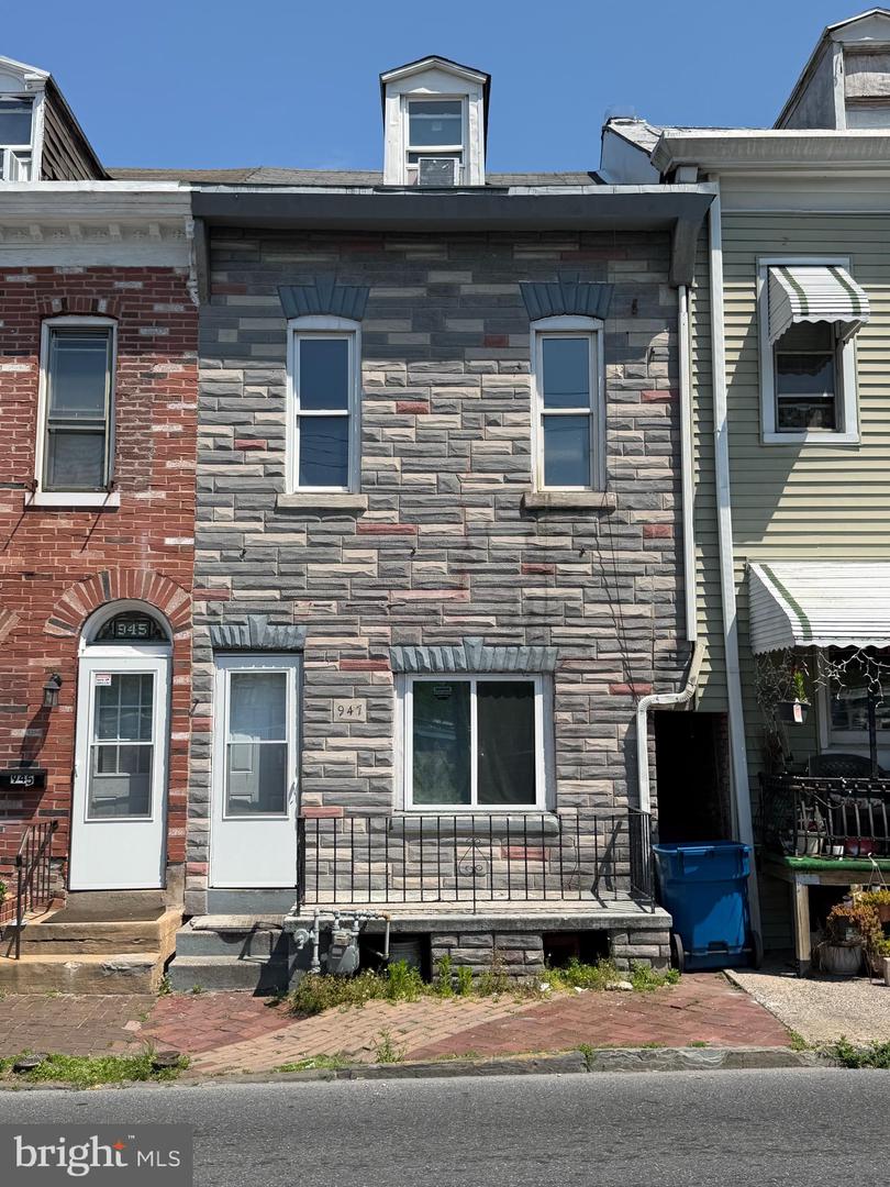 947 Cotton St — photo