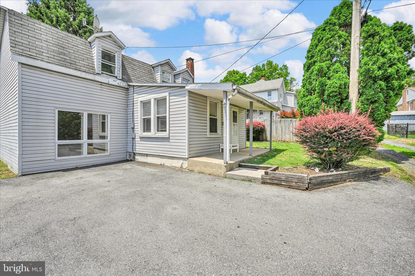 2114 Spring, West Lawn, PA 19609