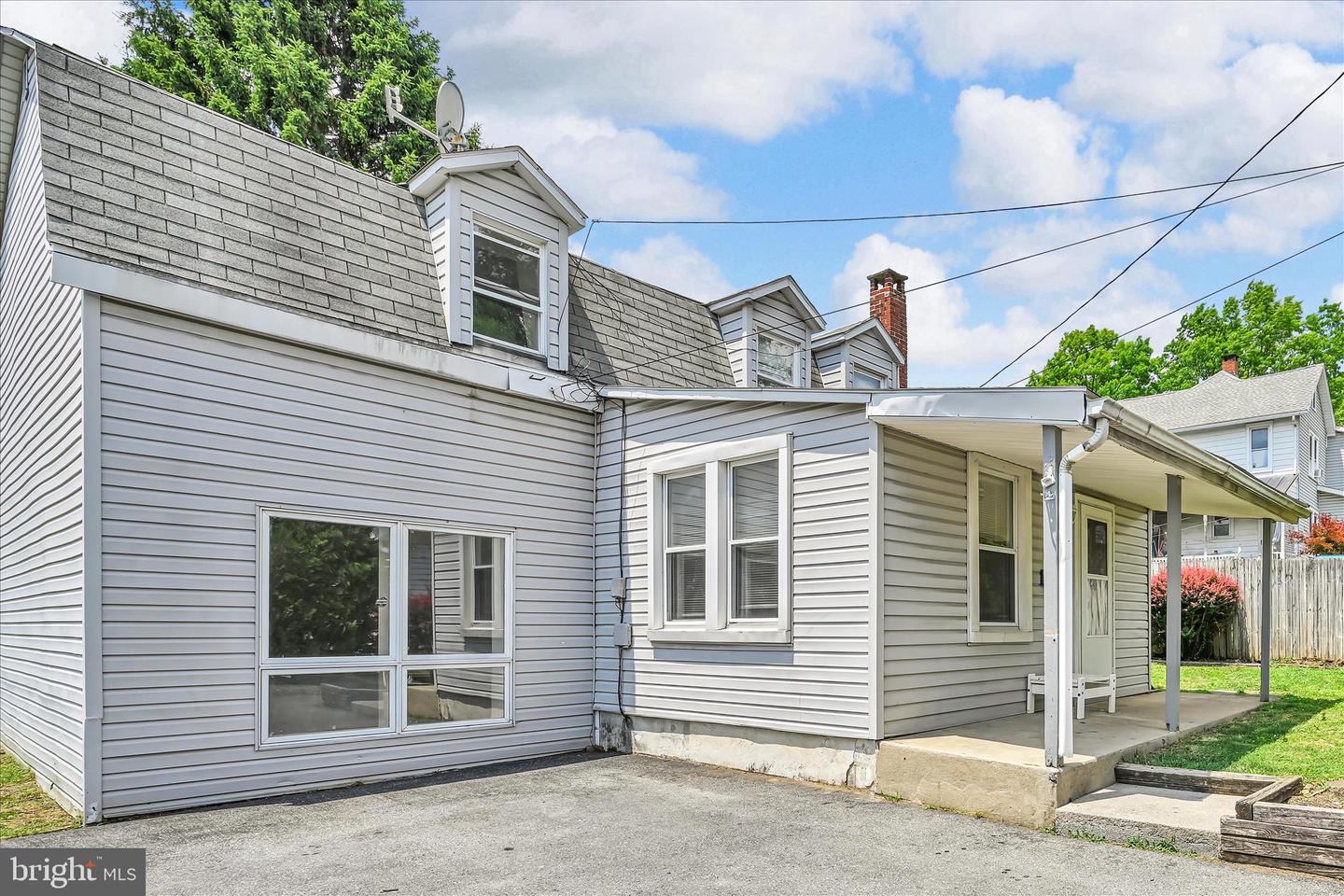 2114 Spring, West Lawn, PA 19609 — photo 2
