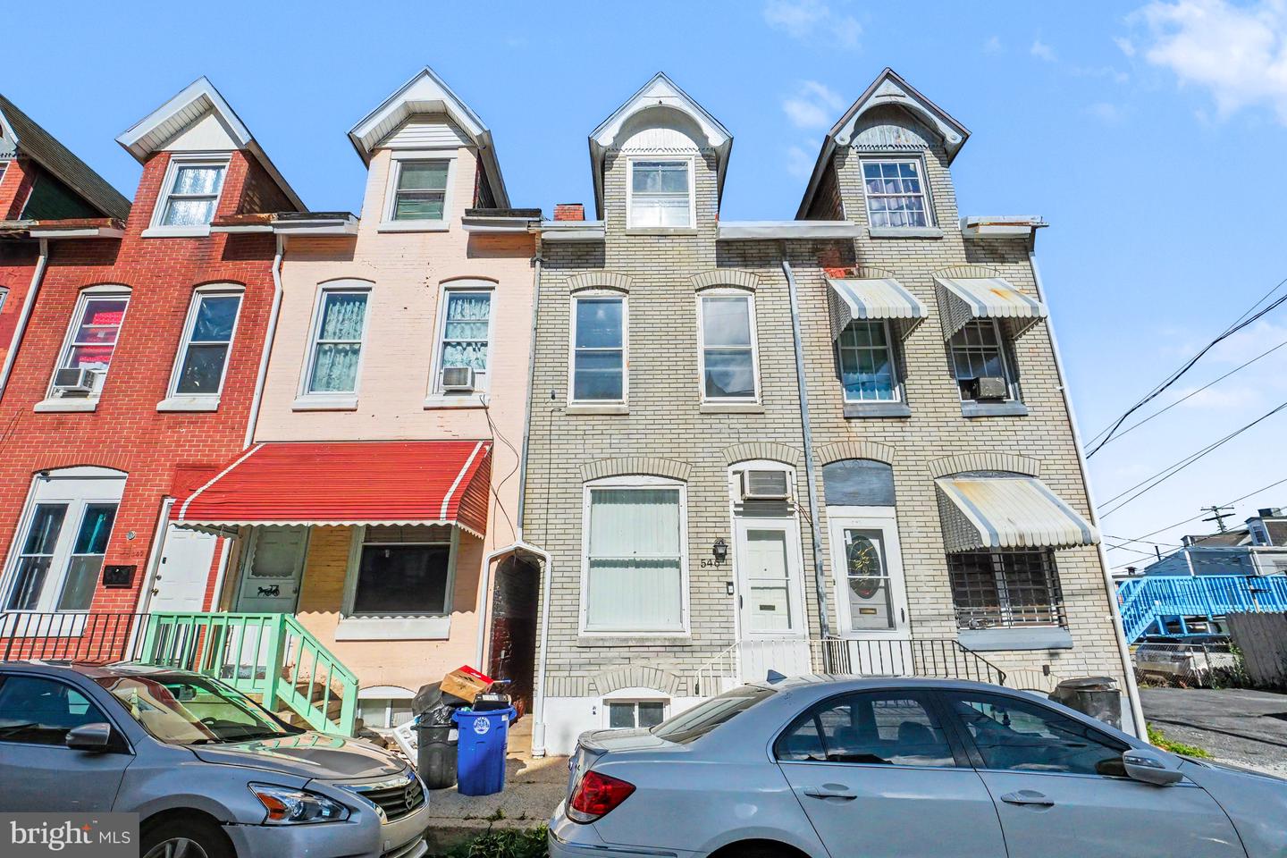 546 Locust St — photo