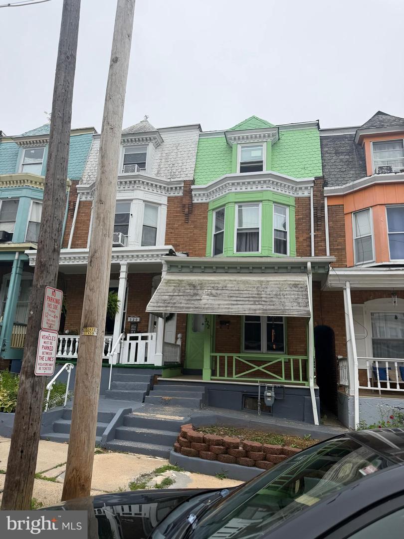 322 W Douglass St — photo