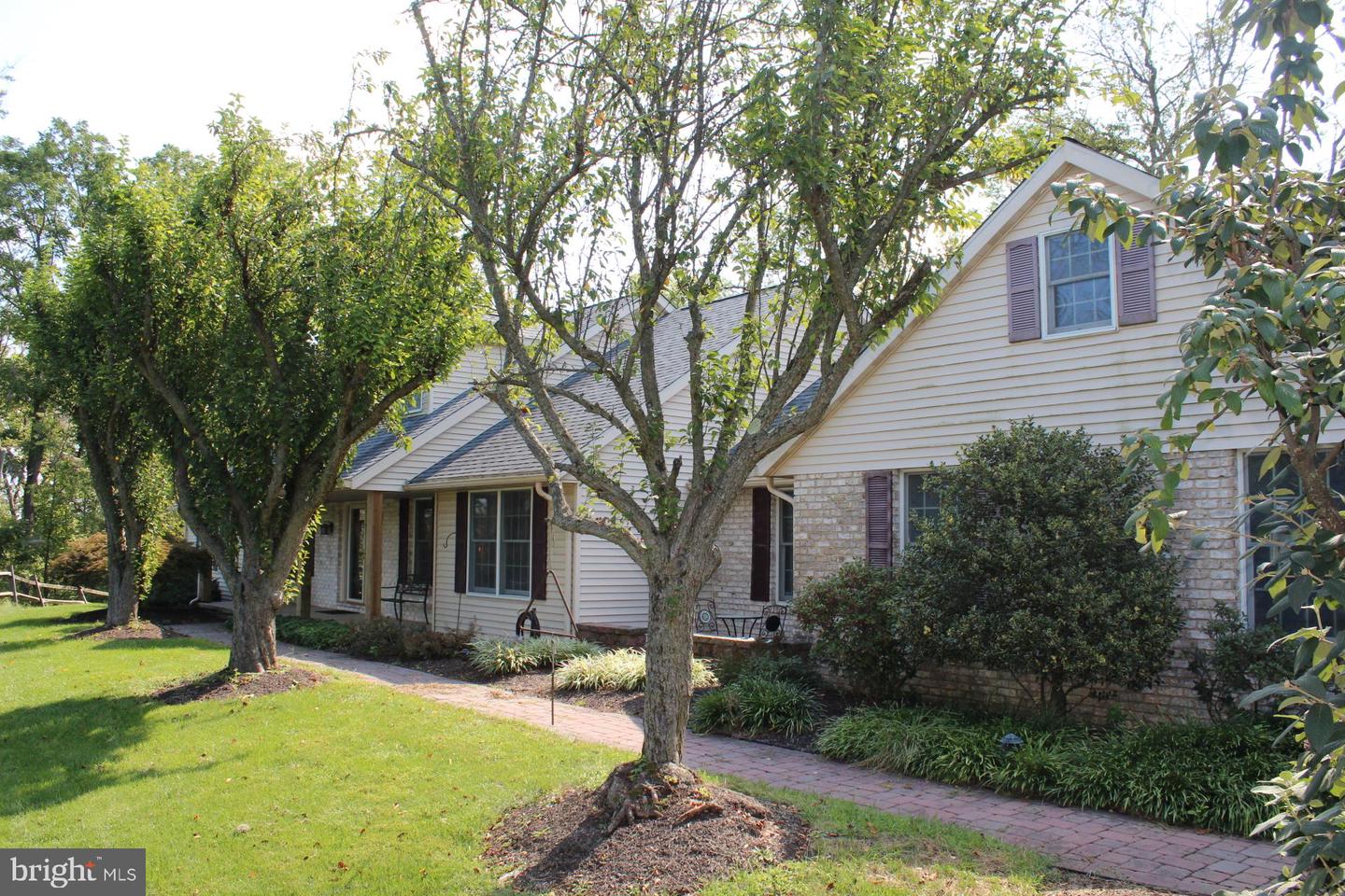 250 Indian Ln — photo