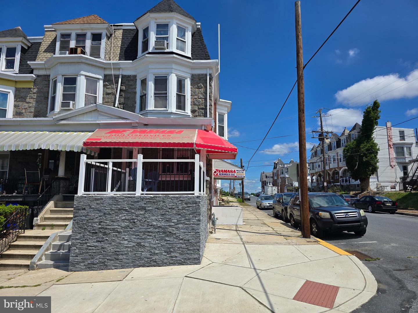 301 W Douglass St — photo