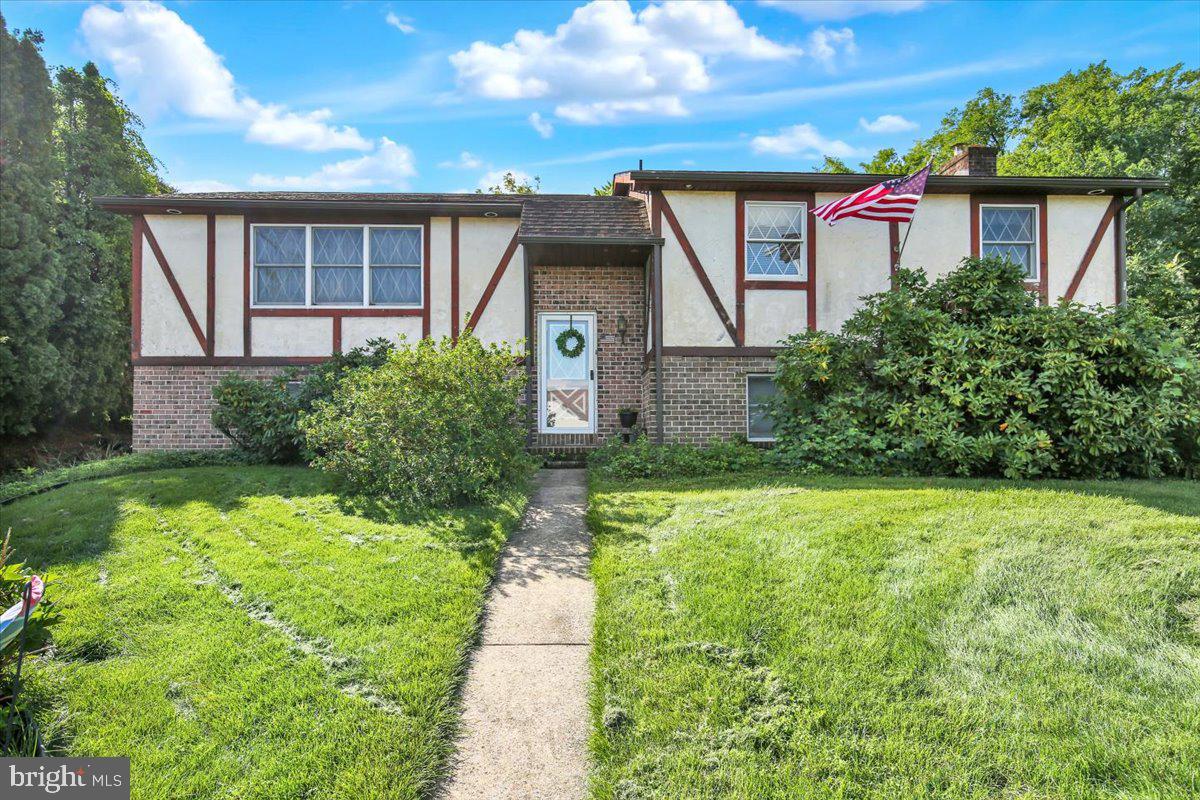 716 Tamarack Trl — photo