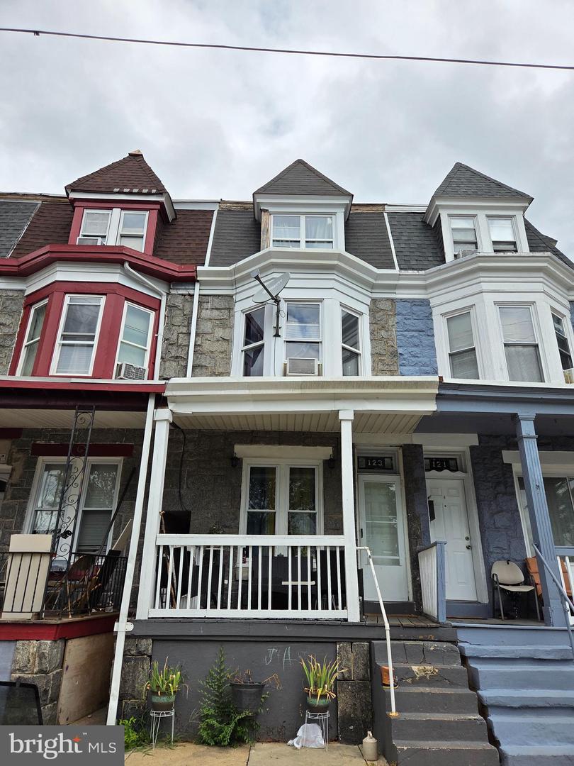 123 W Green St — photo