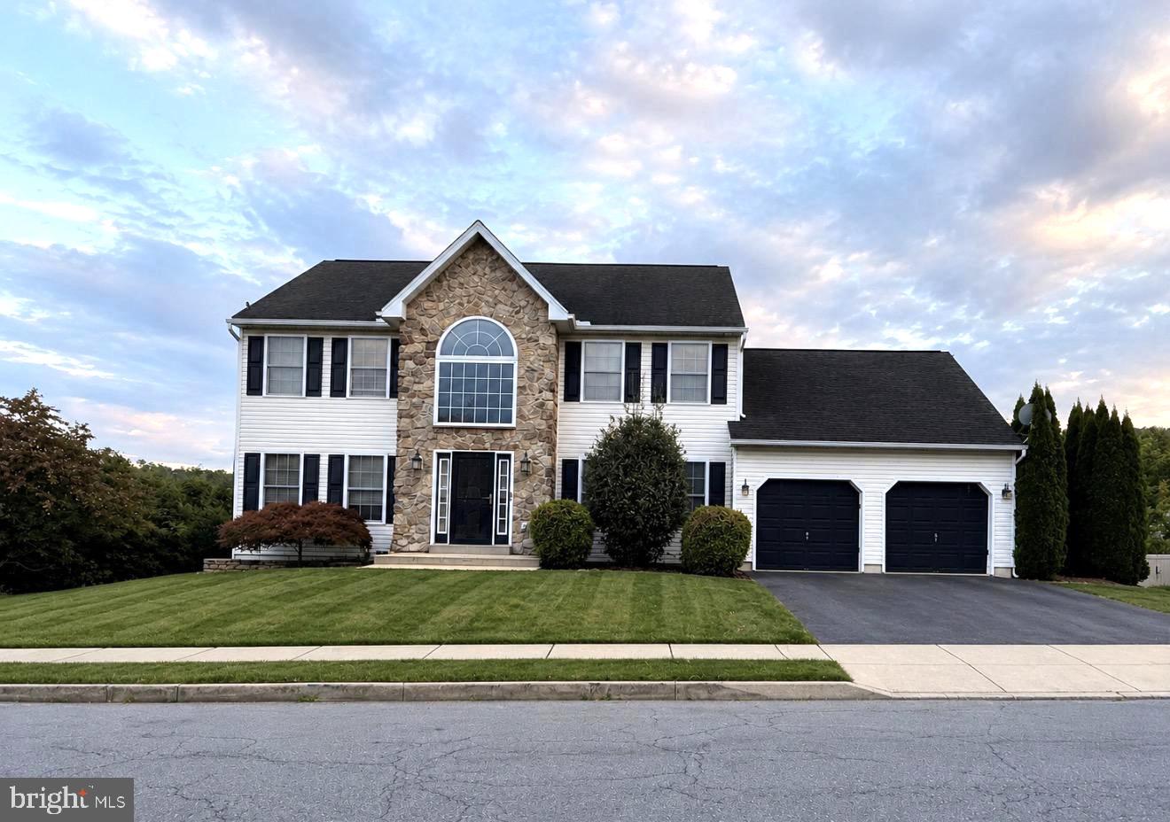 17 Shelly Dr — photo