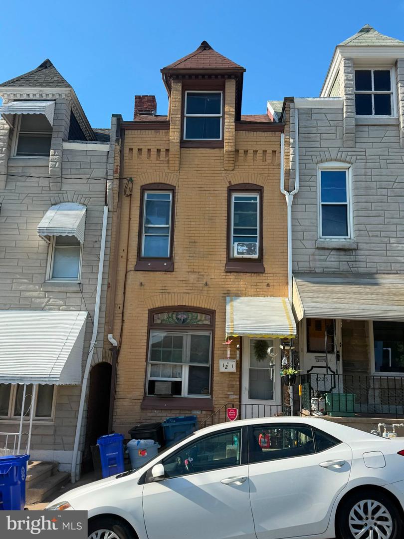 1221 Elm St — photo