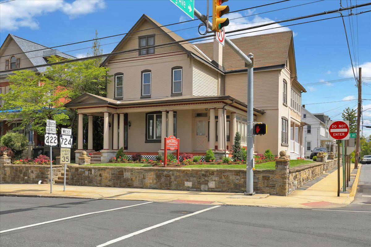 301 W Lancaster Ave — photo