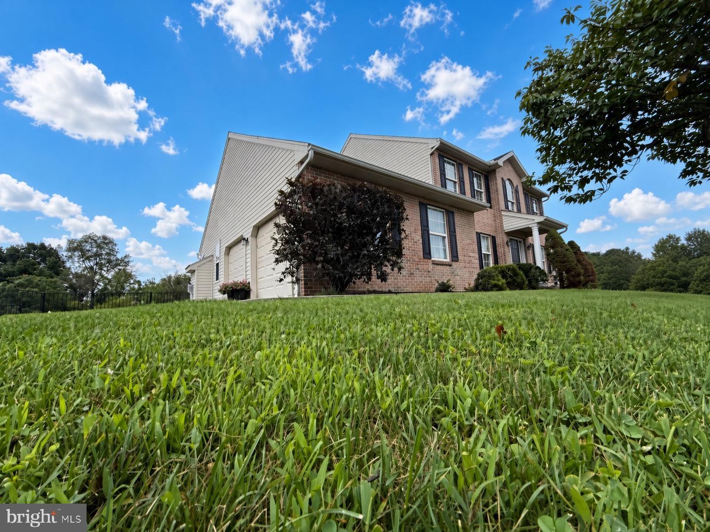 184 Pond View Dr — photo