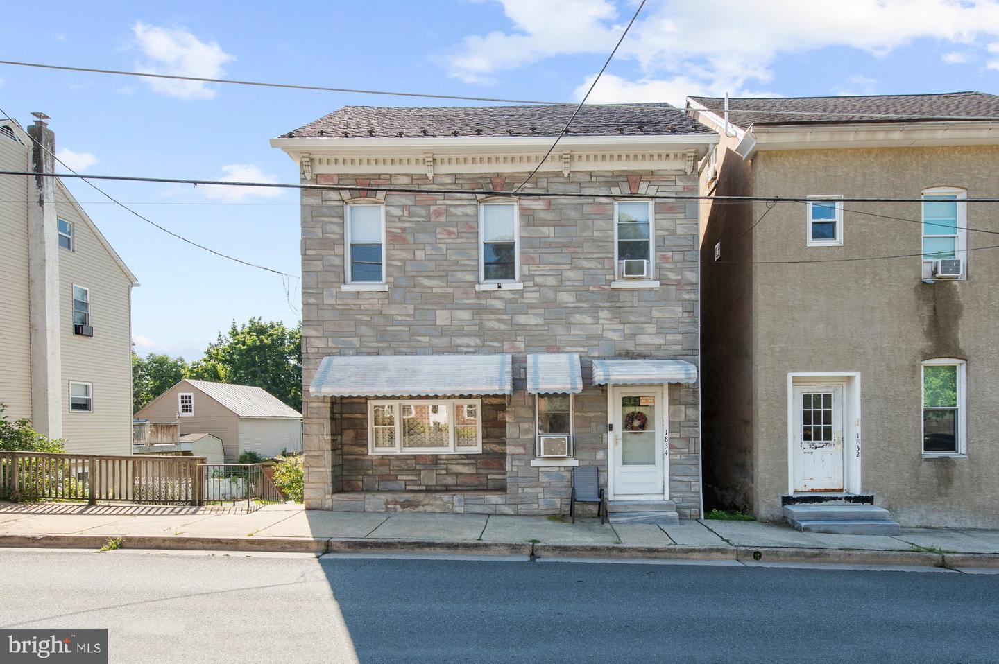 1834 N Main St — photo