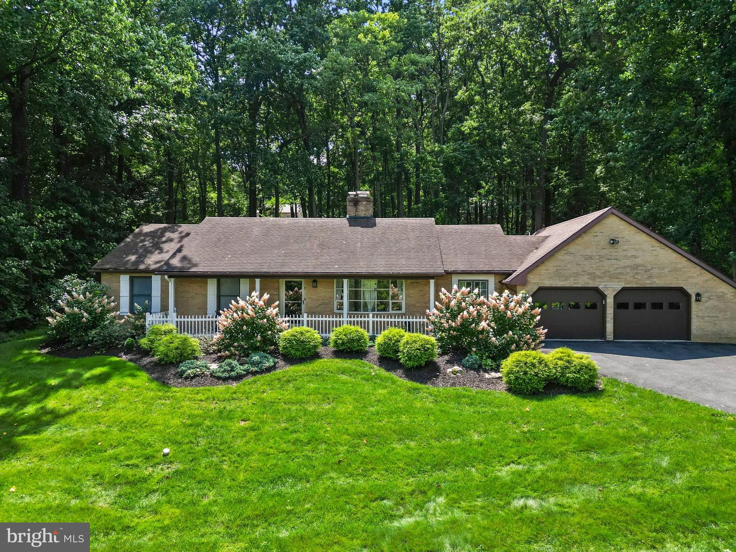 112 Sunnyfield Dr — photo